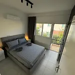 Elite Escapes Roof Terrace Apartment - Kato Paphos