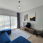 Luxurious 1-Bedroom Apartment With Pool View At Caesar Resort