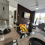A5 Luxe Oasis Retreat - 3 Minute Drive To Beach