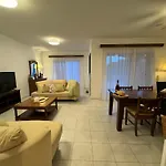 New Cozy Villa Near The Beaches In The Magnificent Gardens Of Regina With Swimming Pools!