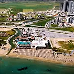 Grand Sapphire Holliday