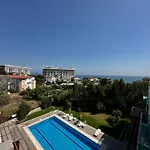 Seaview And Mountainview Studio