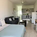 White House Studio With Sea View And Parking