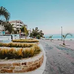 Q Coconuts Seaside Suites