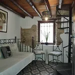 The Little Stone House - Kuecuek Tas Ev