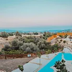 Kleos Noble Retreat - Stone-Build Apartments & Rooms With Pool, Sauna & Bbq Area
