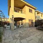 New Cozy Villa Near The Beaches In The Magnificent Gardens Of Regina With Swimming Pools!