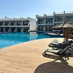 Pearl Island Studio Apartment Fantastic View E-3