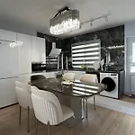 Таунхаус В Семейном Комплексе