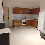 Two Room Flat, Kresus