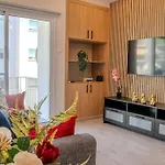 Beautiful One Bedroom Apartment, 186 Meters To Beach, Central Location Next To Cafes & Bars