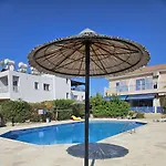 Family-Friendly 2Br Poolside Apartment With Terrace, Universal Area