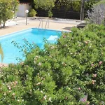 Villa & Pool 3 Bedrooms 2 Minutes From The Beach