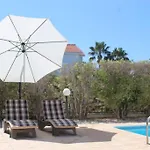 Villa & Pool 3 Bedrooms 2 Minutes From The Beach