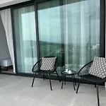 Stunning Apartment By The Sea