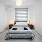 Hubstay - Rotiana Apartment With Jacuzzi, Larnaca