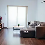 Stylish 2 Bedroom Apt - Tourist Area Collection