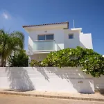Hubstay - Blue Harmony Villa In Protaras - 5 Min Walk To The Beach