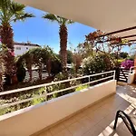 2 Bedroom With Private Garden, Walk To Nissi Beach, Communal Swimming Pool