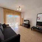 2 Bedroom With Private Garden, Walk To Nissi Beach, Communal Swimming Pool