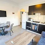 La Magenta Apartments