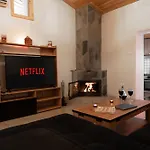 Aprosmeno Jacuzzi House 4