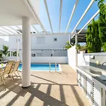 Villa Elite Blu By Ezoria Villas