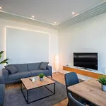 Charming And Beautifully Furnished Apartment With Direct Poolside Access