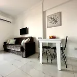 Long Beach Studio With Sea View