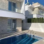 Villa 2 Golden View