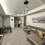 Charming 2 Bedroom Garden Suite Getaway