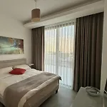 Charming 2 Bedroom Garden Suite Getaway