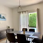 Midea'S Holiday Villa