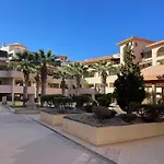 Townhouse With Pool 5 Minute Walk To Beach