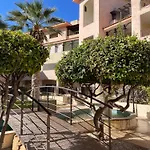 Townhouse With Pool 5 Minute Walk To Beach