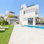 By The Beach - Emerald Seaview Villa