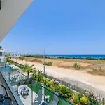 By The Beach - Emerald Seaview Villa