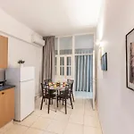 Queen Regina Suites