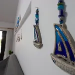 Large Veranda 2Br Walk To Beach