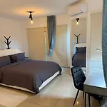 Modern 1-Bedroom Ground Floor Apartment In Strovolos