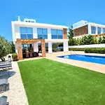 Luxurioese Villa Mit Privatem Pool Und Whirlpool