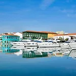 Deluxe Seafront - 2 Bed