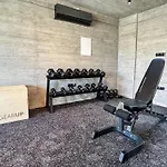 Malberry Park 202 - Modern 2 Bedroom Apartment With Pool, Gym, Jaccuzi