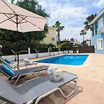 Blue Estia Villa - Pool, Wifi, Summer Breeze,