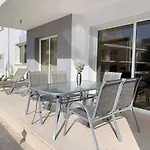 Beautiful 2 Bed Ground Floor Apartment With Pool