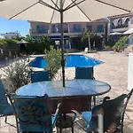 Family-Friendly 2Br Poolside Apartment With Terrace, Universal Area
