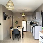 2 Cozy Apts, Fast Internet, 5 Min Walk To Beach!