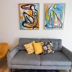 Modern 2Br Steps From Beach