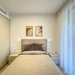 Malberry Park 101 - Modern 2 Bedroom Apartment With Pool, Gym, Jaccuzi