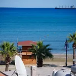 Seaview Anteia'S Central Finikoudes Apt In Larnaca